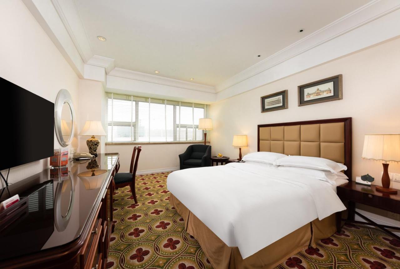 Ramada Plaza Optics Valley Hotel Wuhan Exterior photo