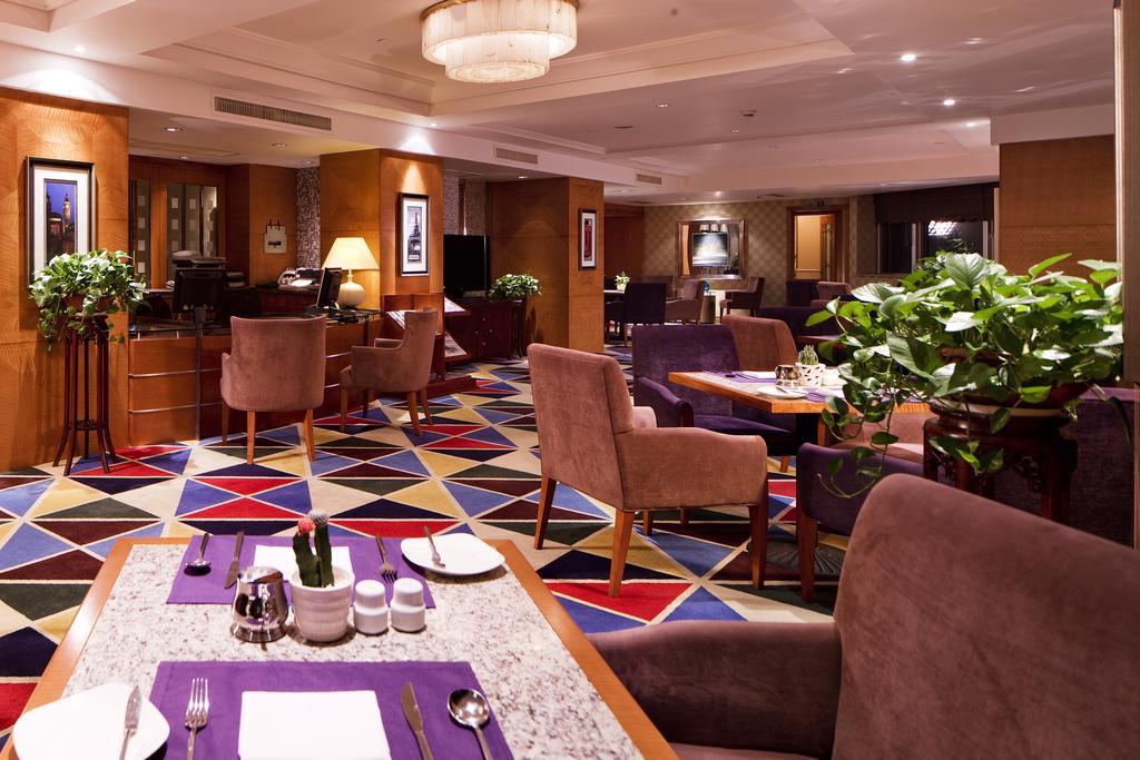 Ramada Plaza Optics Valley Hotel Wuhan Restaurant photo