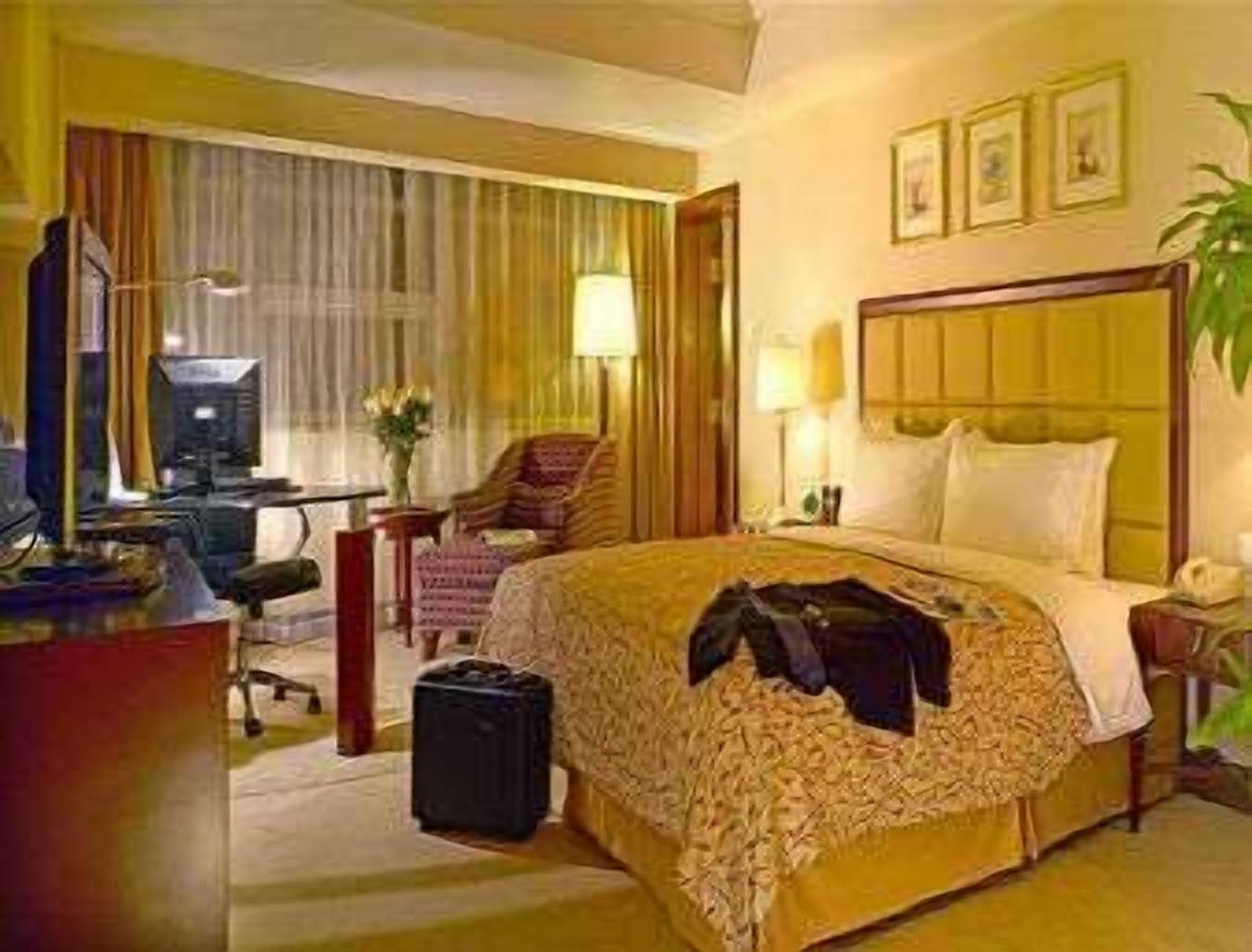 Ramada Plaza Optics Valley Hotel Wuhan Room photo