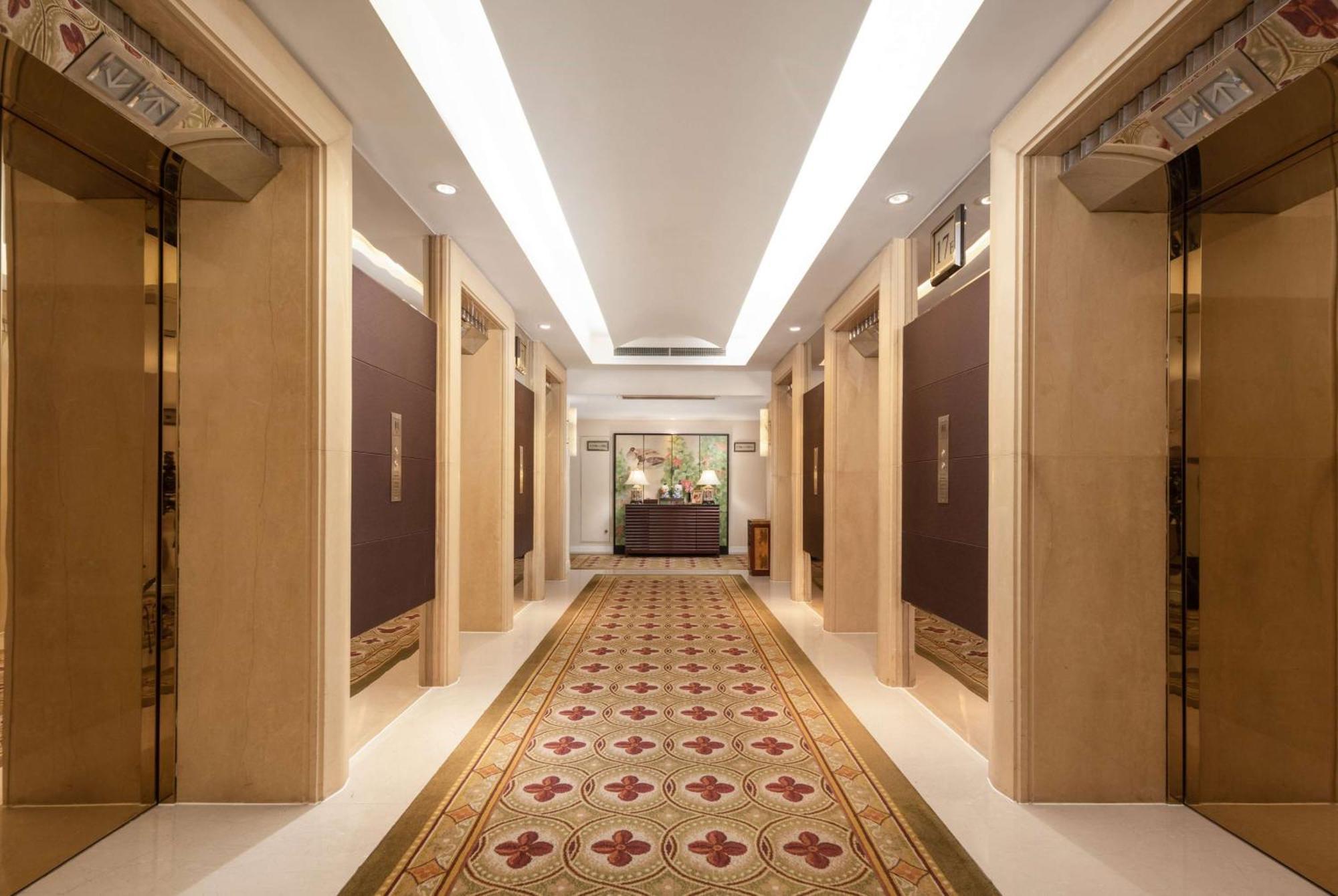 Ramada Plaza Optics Valley Hotel Wuhan Exterior photo