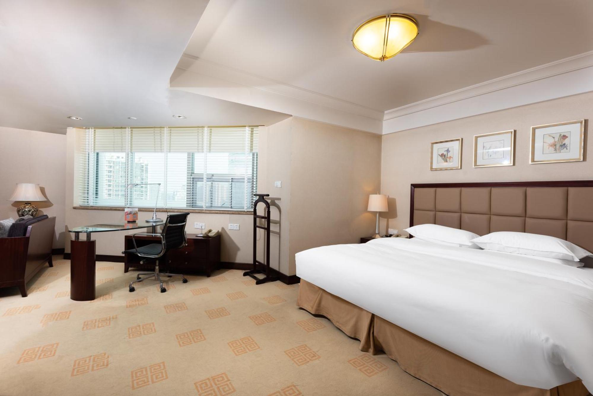 Ramada Plaza Optics Valley Hotel Wuhan Exterior photo