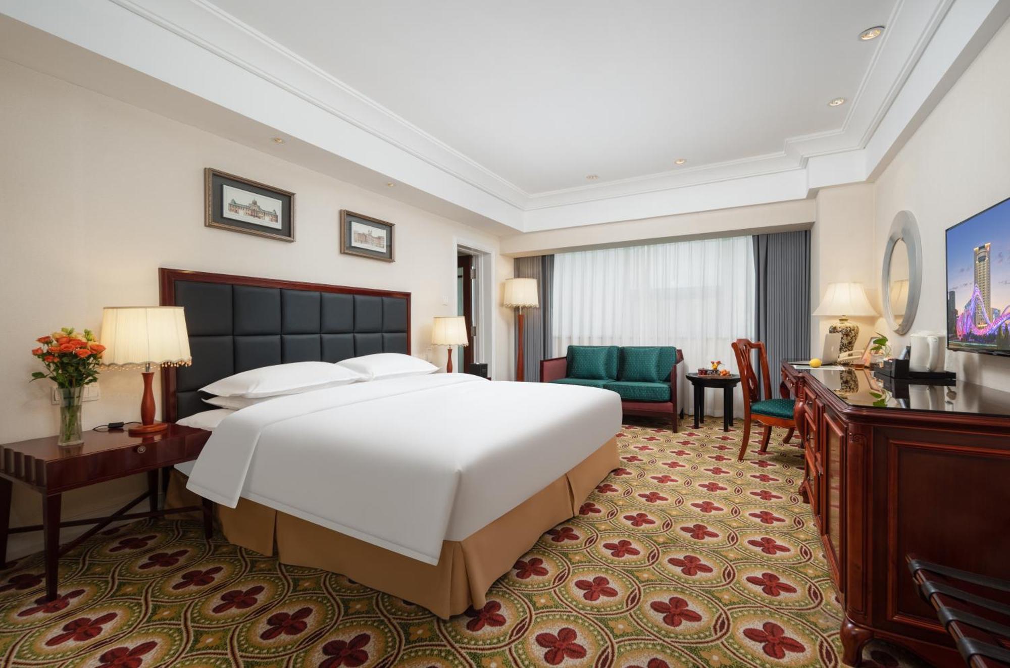 Ramada Plaza Optics Valley Hotel Wuhan Exterior photo